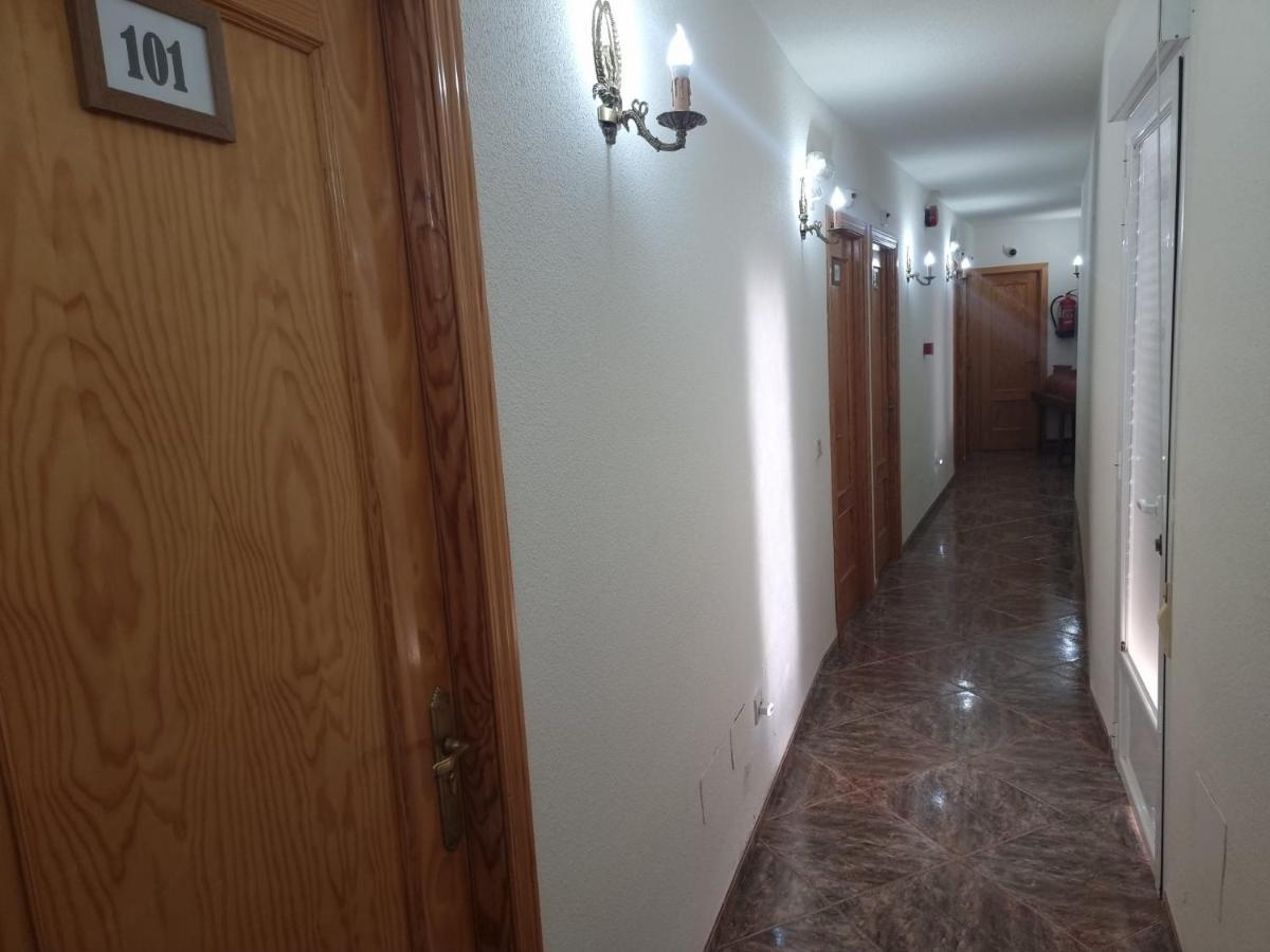 Hostal Casa Fran Ла-Пуэблануэва Экстерьер фото